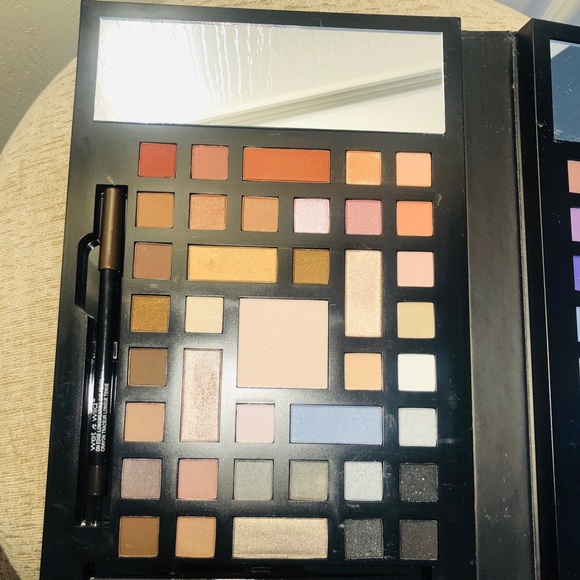 Wet n Wild Beauty Book - Picture 4 of 8